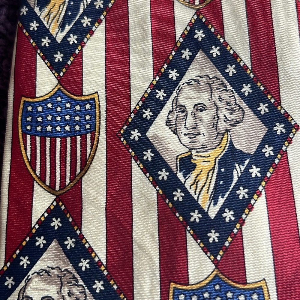 Vintage Tommy Hilfiger patriotic tie 100% Italian silk